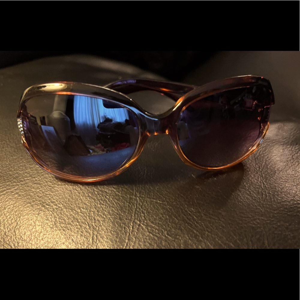 Round shaped sunglasses